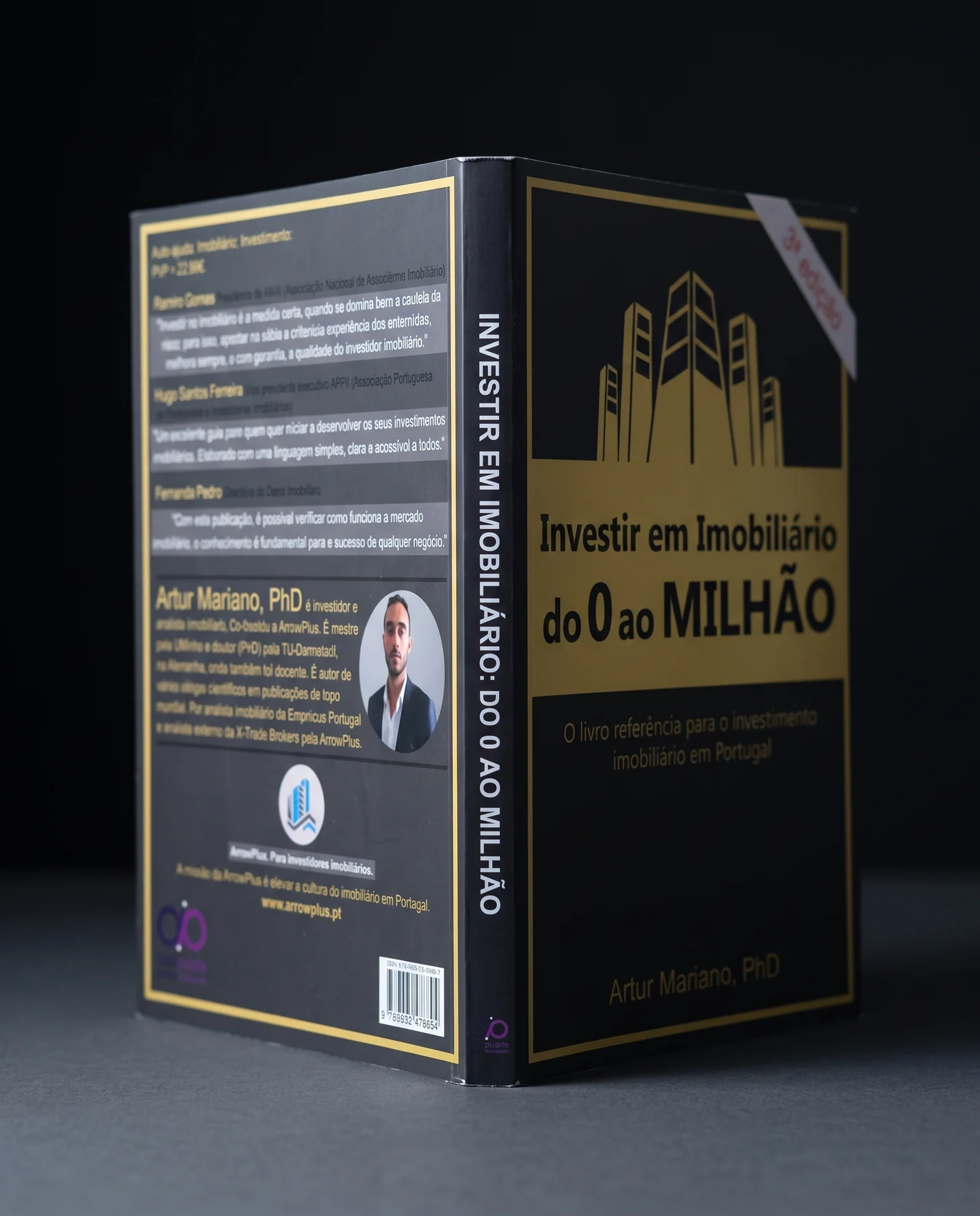 O livro aberto em V, com a lombada à frente